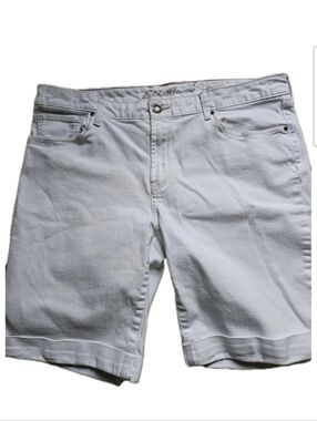 Eddie Bauer Slightly Curvy Women's Cuffed Burmuda Shorts Size 16T